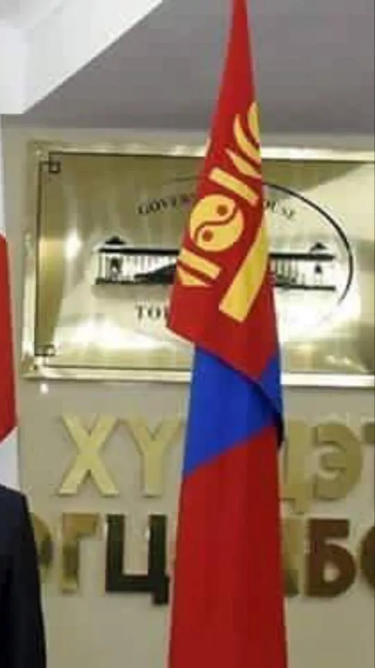 “Давхиж байгаа морио хөлгүй нисдэг мориор сольсон"     улс хөгжөөгүй ядуурсан