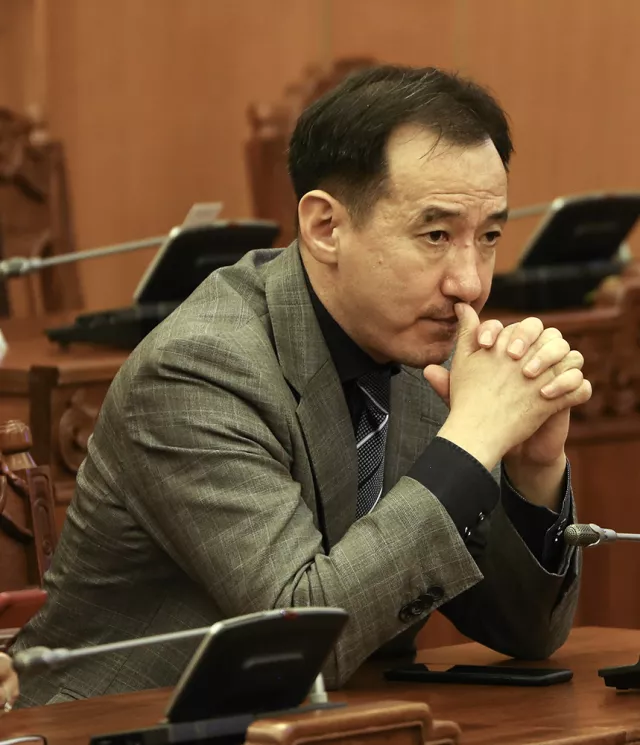 	 Дипломат албанд аттестачлал явуулъя, Д.Цогтбаатар сайд аа