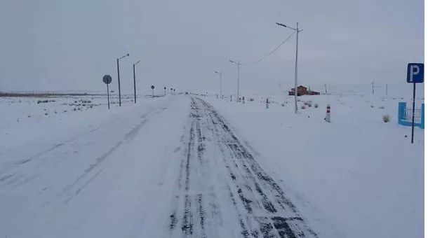Цас орж, ихэнх нутгаар хүйтэн байна