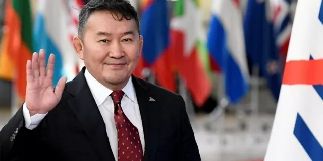Ерөнхийлөгч Х.Баттулга Дэлхийн эдийн засгийн чуулганд оролцохоор эх орноосоо мордлоо