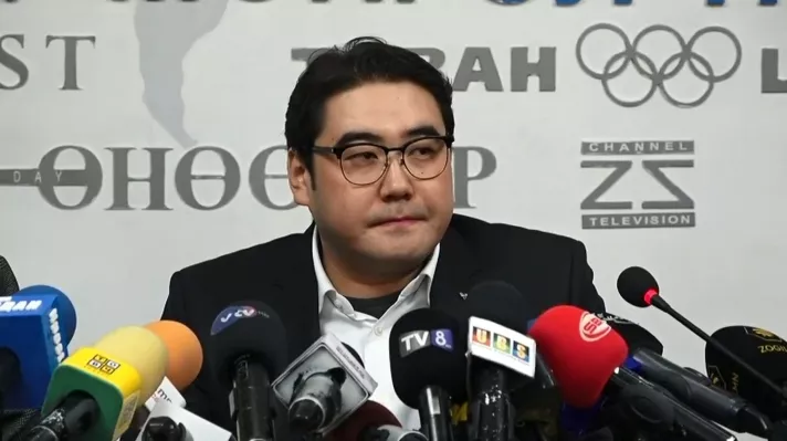 Б.Ганхөлөг: Аав минь гадны нөлөөтэй амиа алдсан 