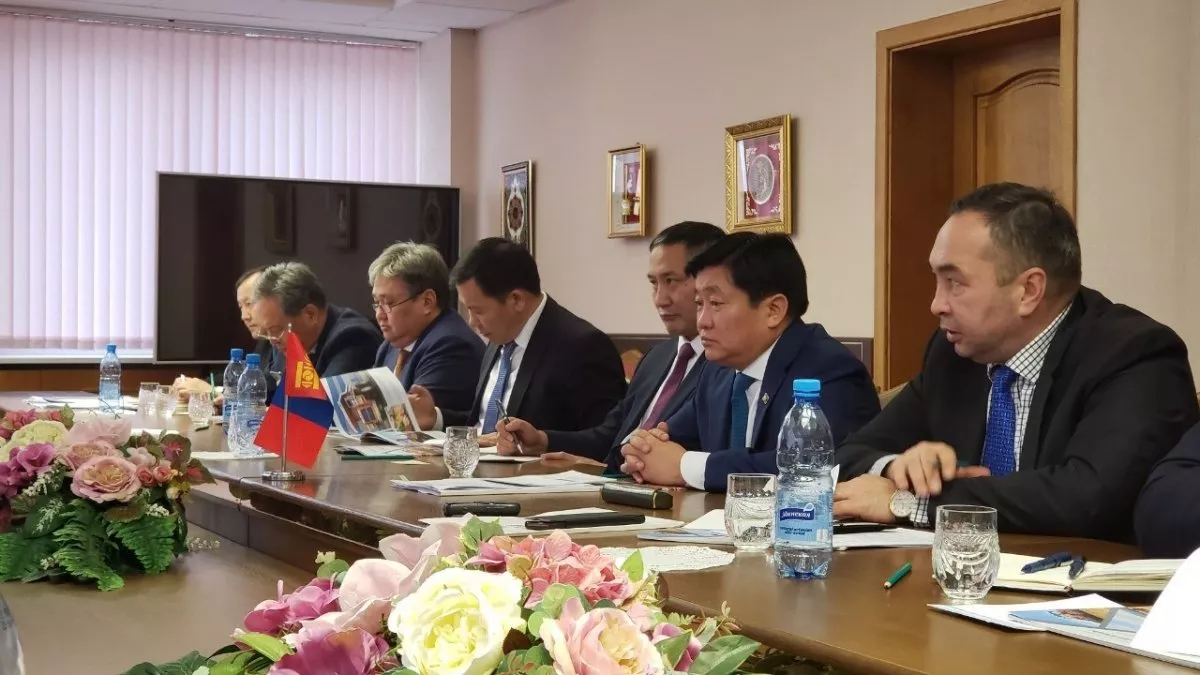 ТЭМДЭГЛЭЛ: Газрын холыг сэтгэлийн ойроор нөхнө