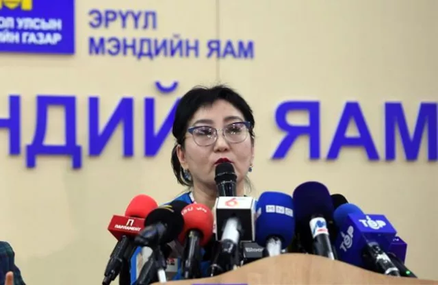 ХҮНСНИЙ ЗАХ БОЛОН ОЛОН НИЙТИЙН ГАЗРААР БАГА НАСНЫ ХҮҮХДИЙГ ДАГУУЛЖ ЯВАХГҮЙ БАЙХЫГ АНХААРУУЛЛАА