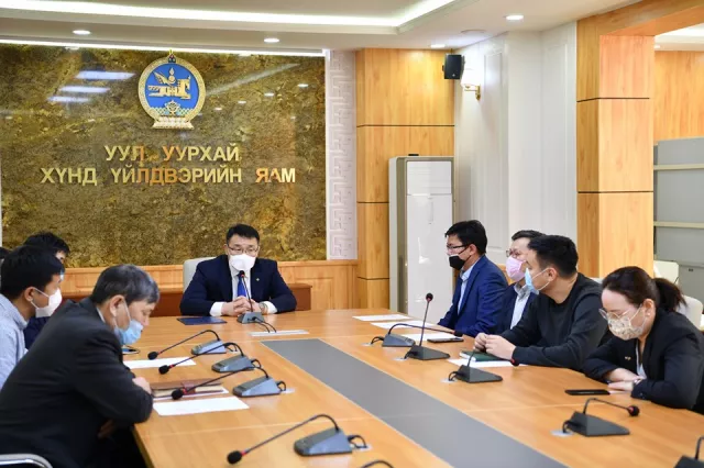 Эрдэс баялгийн салбарынхан COVID 19 вирүсийн тархалттай тэмцэхэд зориулж хандив өргөхөөр боллоо