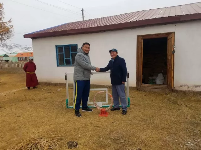 Улсын начин А.Давааням Хөвсгөл нутгийн ахан дүүстээ сэтгэлийн хандив өргөлөө