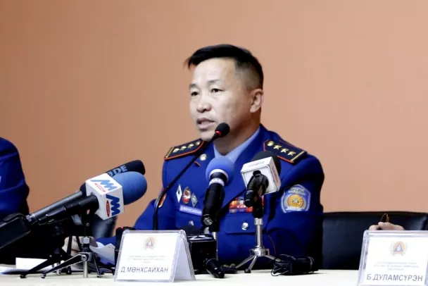 Д.Мөнхсайхан: Уулын оройд автомашин очих боломжгүй газар гал гарвал гараар ус зөөж, унтраадаг